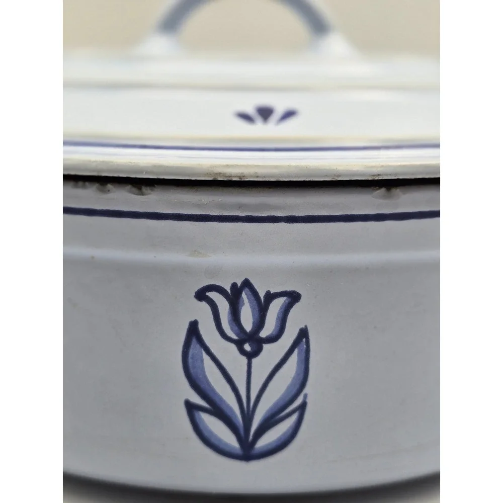 Vintage Blue Floral Cast Enamel Casserole Pot with Lid‎ Dutch Oven Style